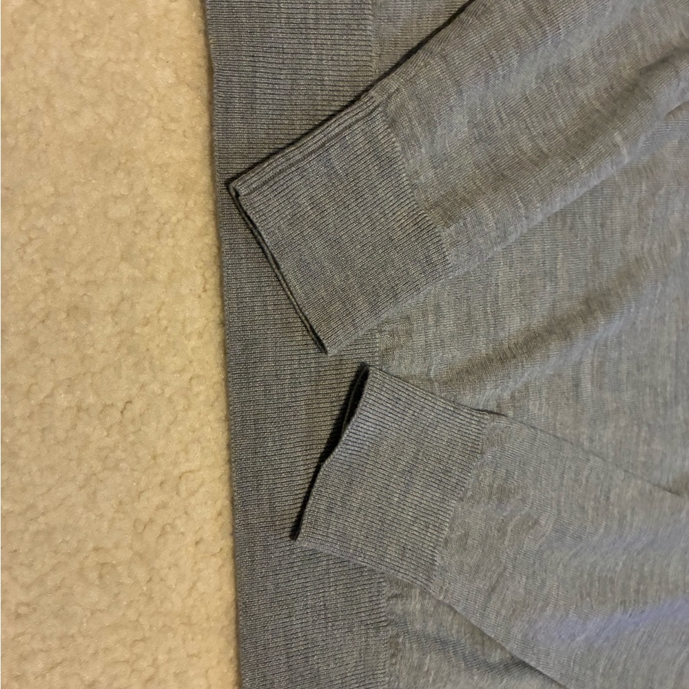 Uniqlo Women’s Merino Wool Crewneck Sweater in Heather Gray - Picture 3 of 9